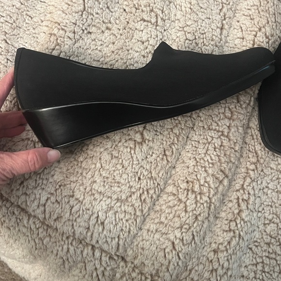 AEROSOLES Black Women's Wedge Shoes - Picture 3 of 8